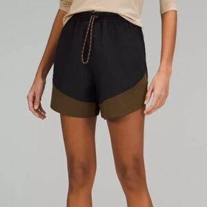 Lululemon Athletica Evergreen High-Rise Short 4.5" Black/Deep Artifact Shorts 14